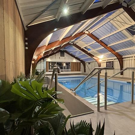 Tasman Holiday Parks - كريستتشيرش المظهر الخارجي الصورة The swimming pool at the new school
