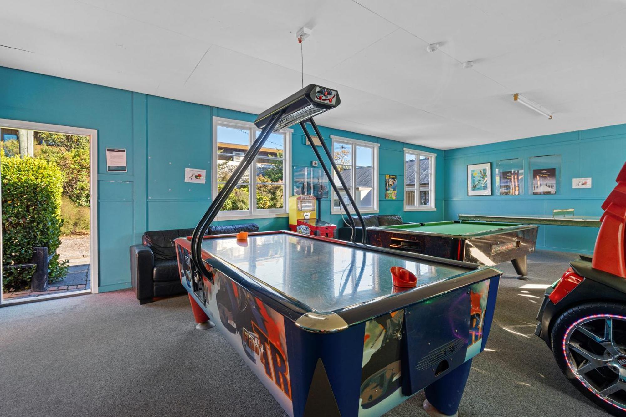 Tasman Holiday Parks - كريستتشيرش المظهر الخارجي الصورة Air hockey table