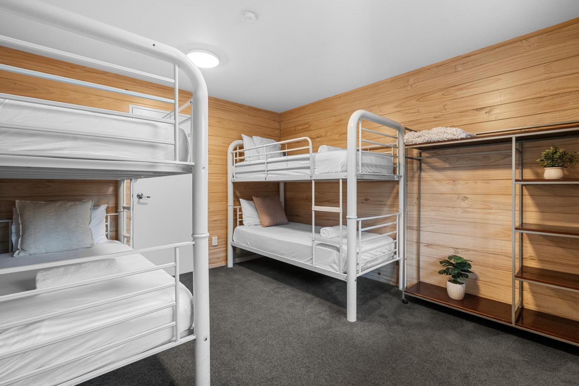 Tasman Holiday Parks - كريستتشيرش المظهر الخارجي الصورة A typical dorm room at a hostel