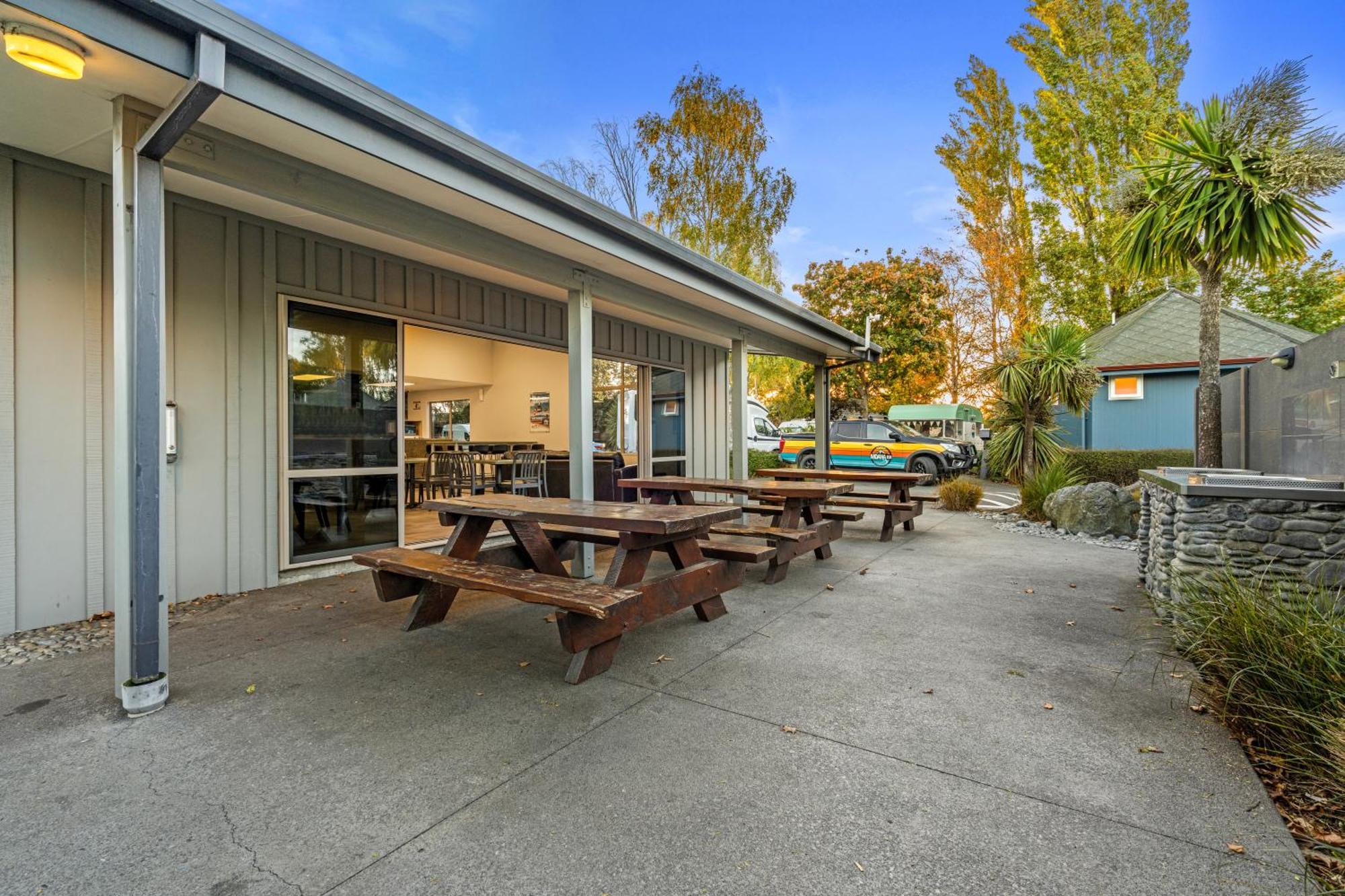 Tasman Holiday Parks - كريستتشيرش المظهر الخارجي الصورة The cafe at the centre