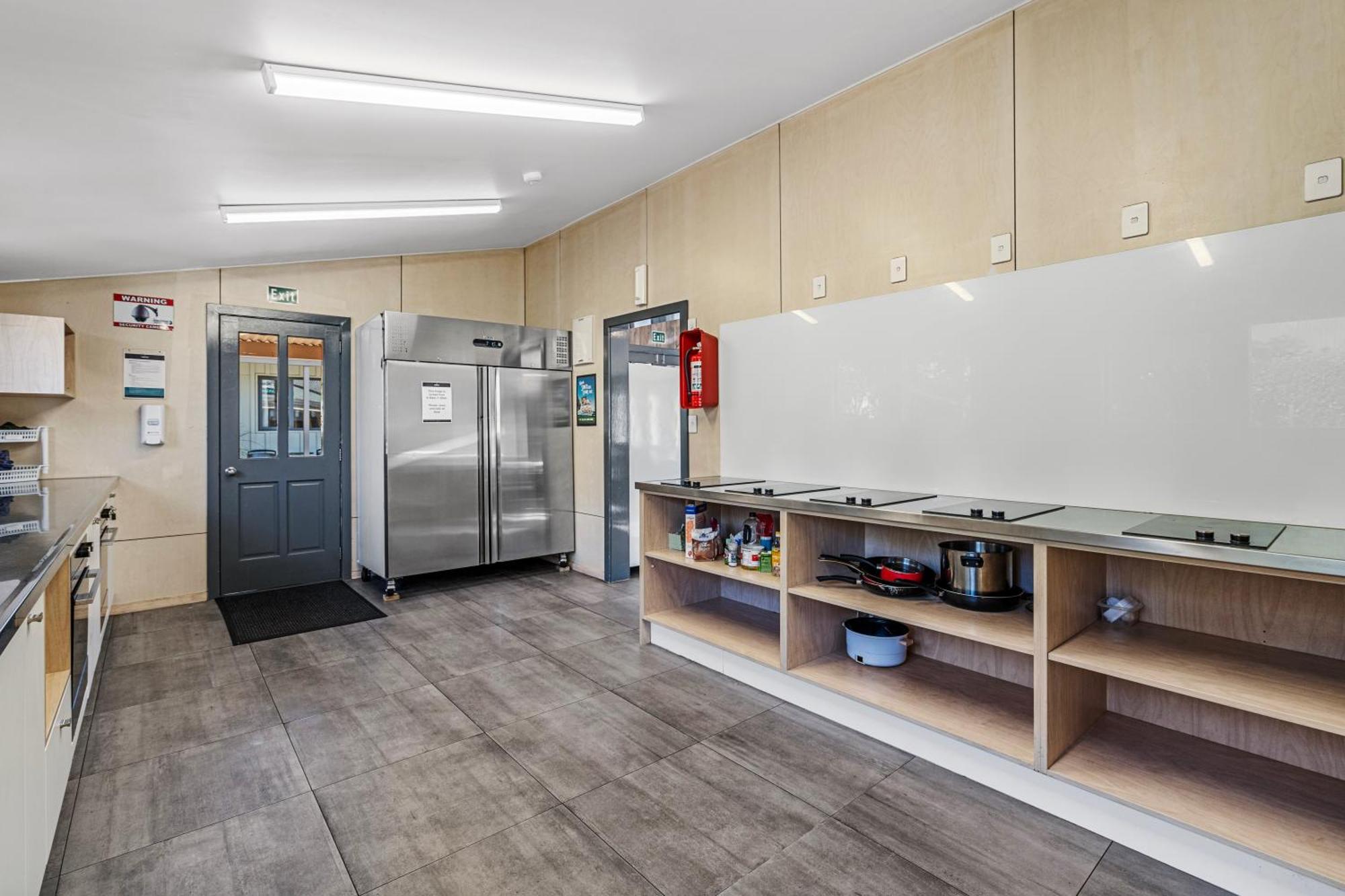 Tasman Holiday Parks - كريستتشيرش المظهر الخارجي الصورة The kitchen at the station
