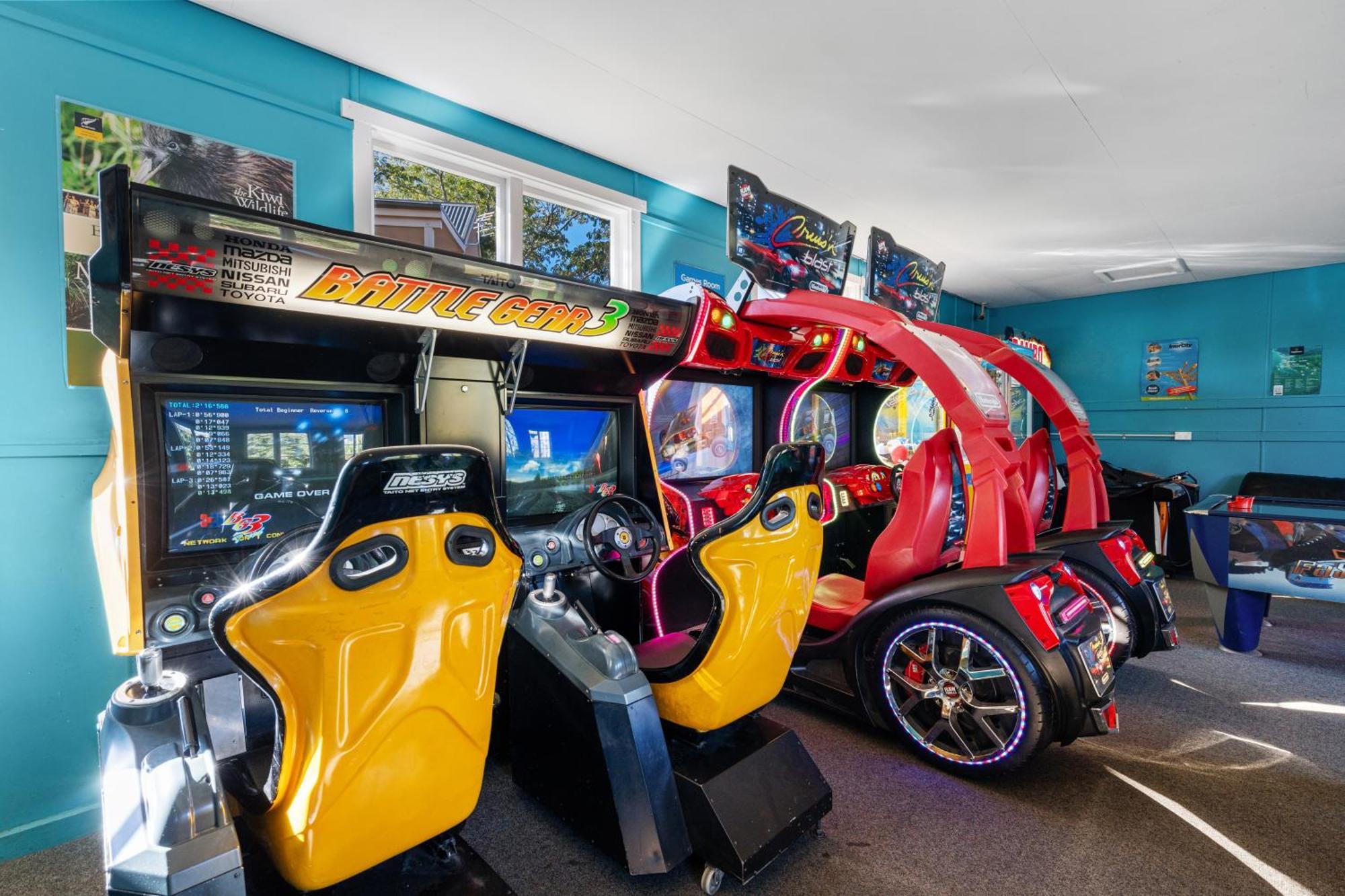 Tasman Holiday Parks - كريستتشيرش المظهر الخارجي الصورة The arcade at the 2014 World of Speed