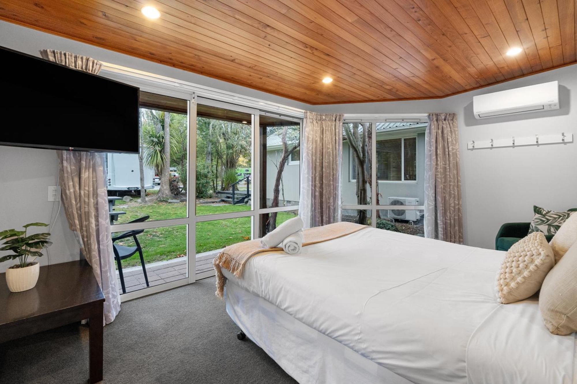 Tasman Holiday Parks - كريستتشيرش المظهر الخارجي الصورة A room at the hotel