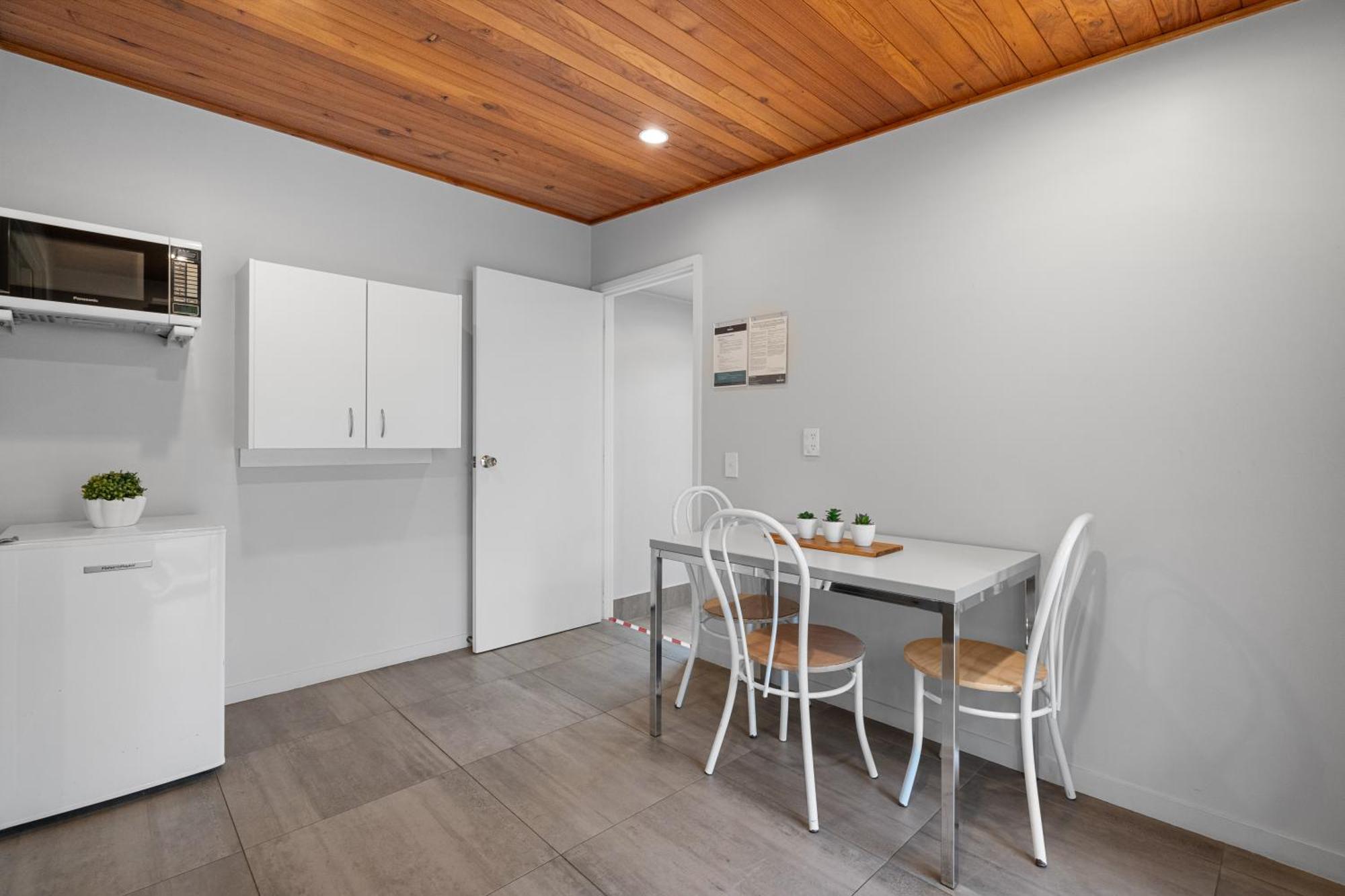 Tasman Holiday Parks - كريستتشيرش المظهر الخارجي الصورة A kitchen in a student apartment