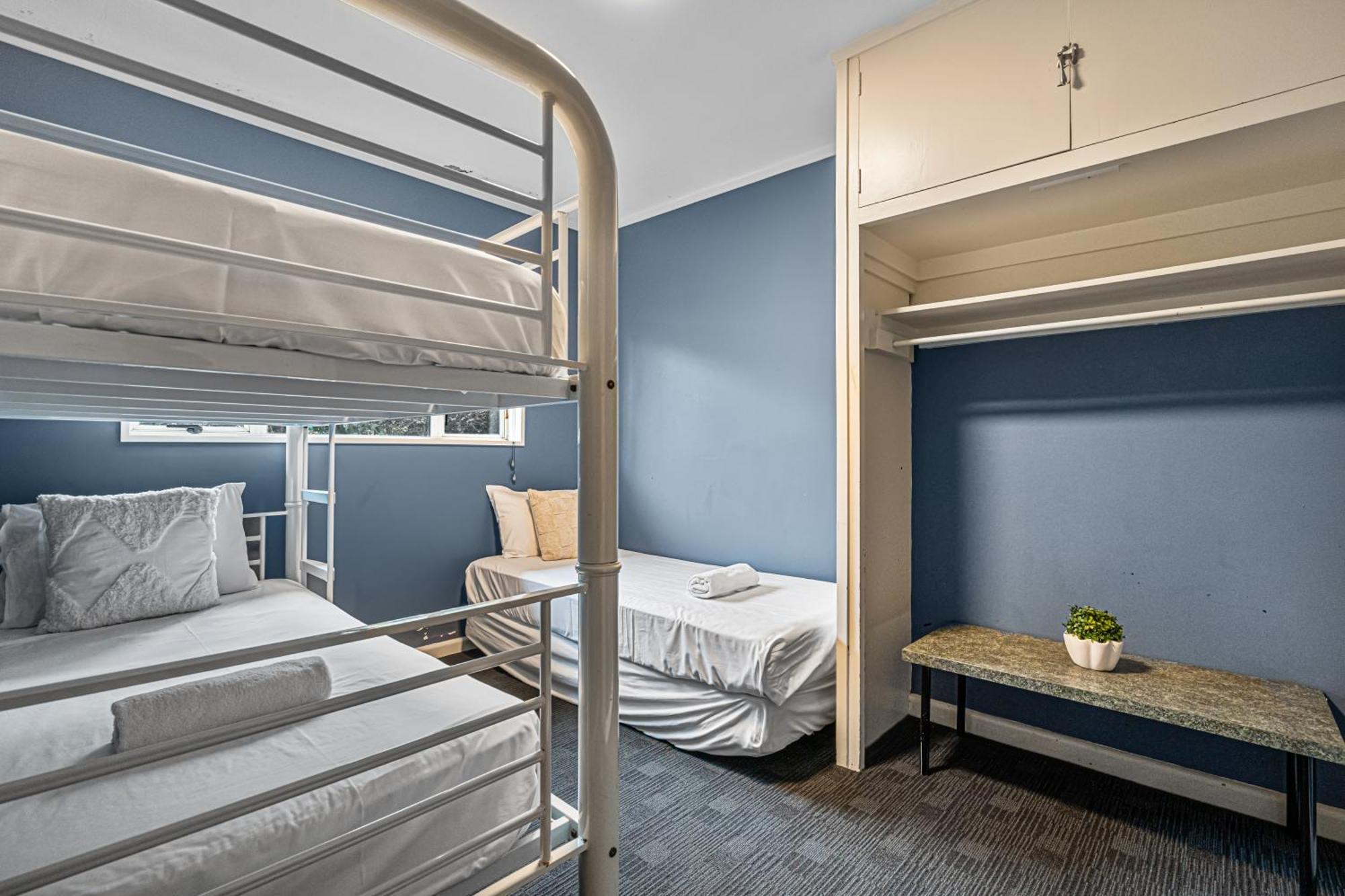 Tasman Holiday Parks - كريستتشيرش المظهر الخارجي الصورة A typical room at the hotel