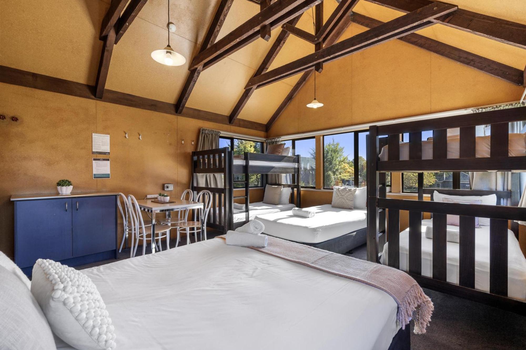 Tasman Holiday Parks - كريستتشيرش المظهر الخارجي الصورة A typical interior of a villa