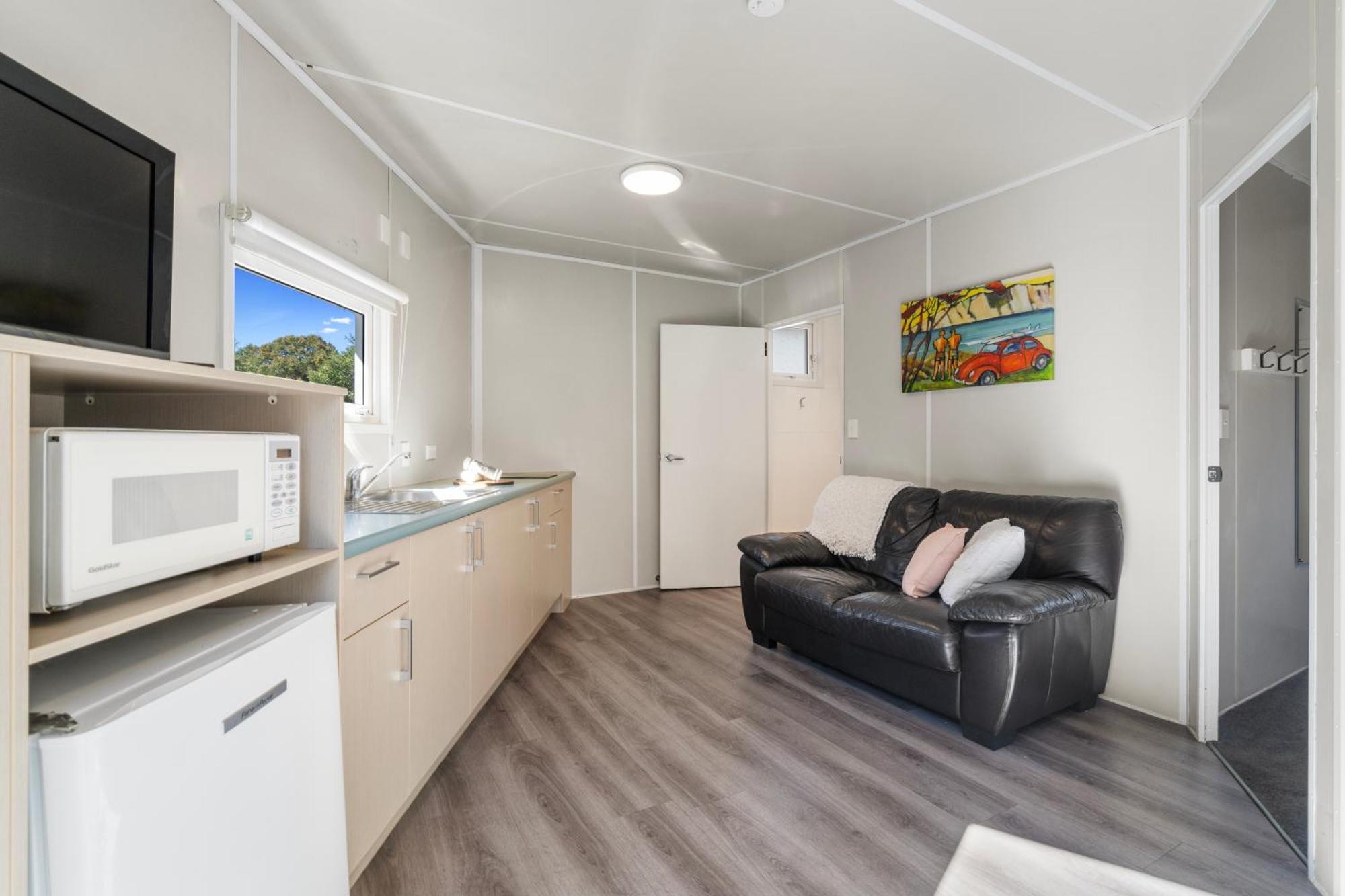 Tasman Holiday Parks - كريستتشيرش المظهر الخارجي الصورة A typical studio apartment