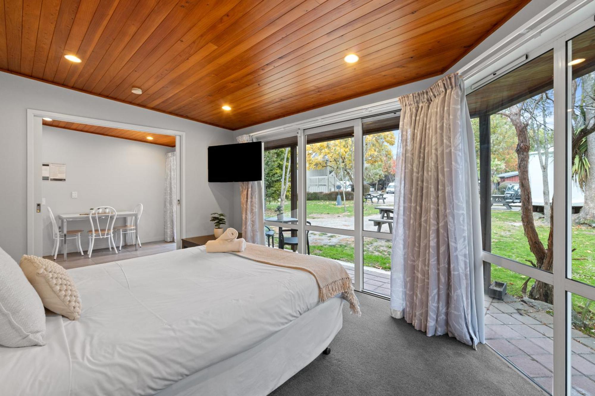 Tasman Holiday Parks - كريستتشيرش المظهر الخارجي الصورة A bedroom at the hotel