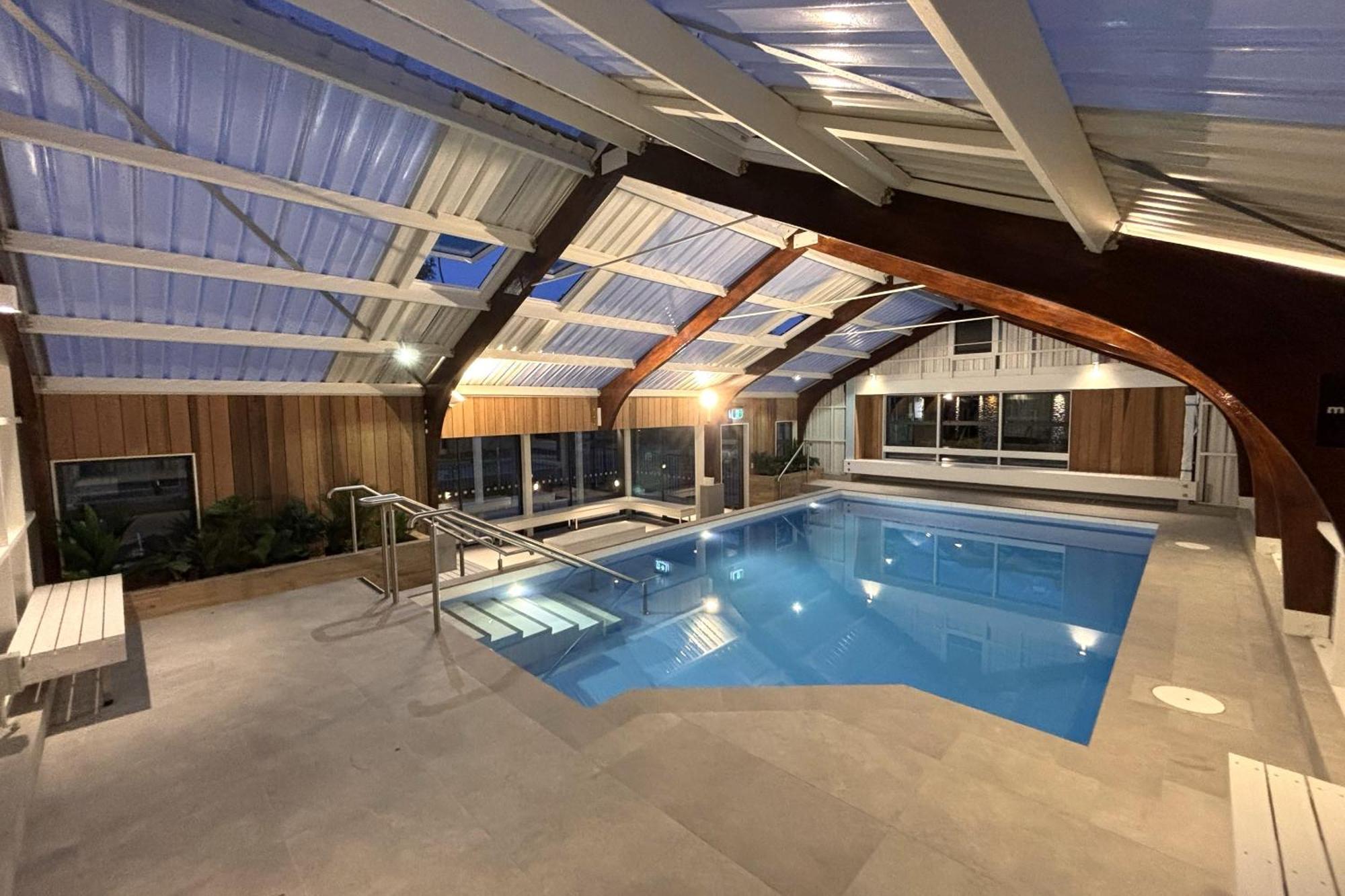 Tasman Holiday Parks - كريستتشيرش المظهر الخارجي الصورة The swimming pool at the hotel
